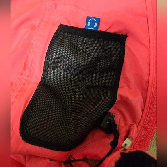 Brooks Nightlife Essential II Running Jacket Pink for Women -- Size: Med - Picture 10 of 17